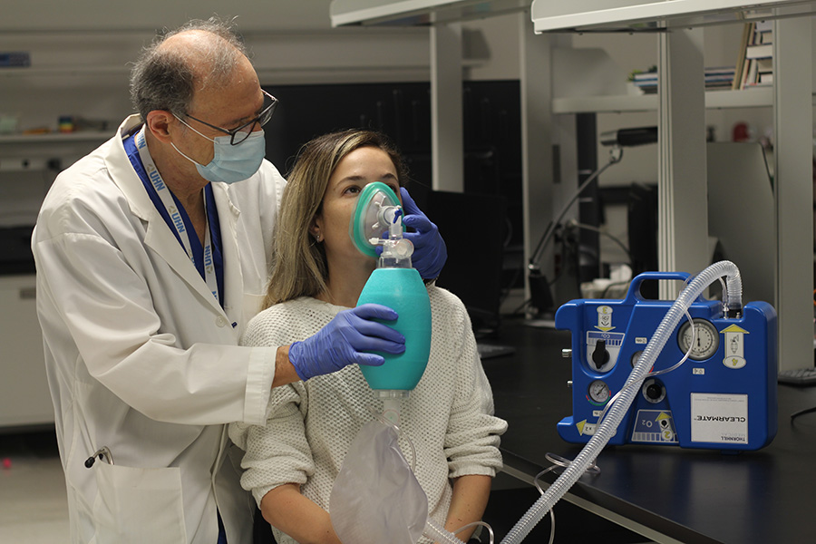 Dr. Joseph Fisher demonstrates the device designed for treating alcohol intoxication.