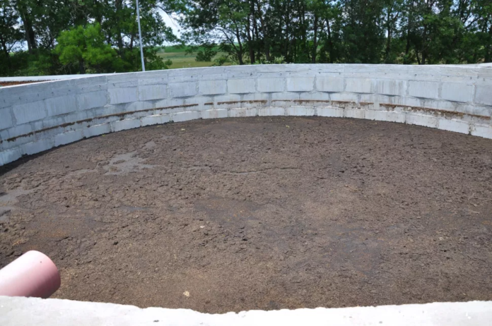 Manure pit