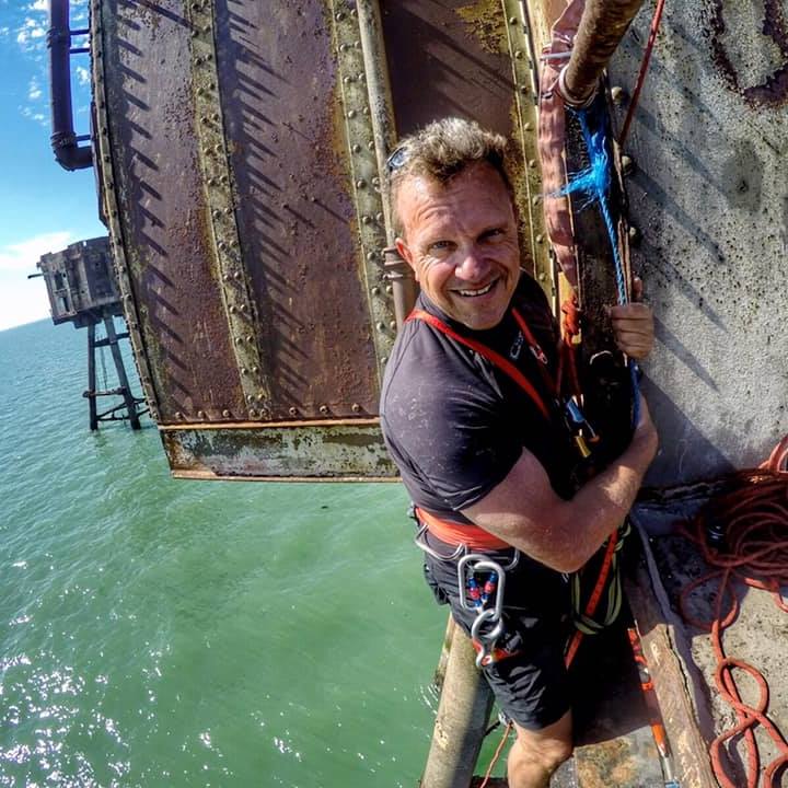 Judge for 'extreme' photo competition